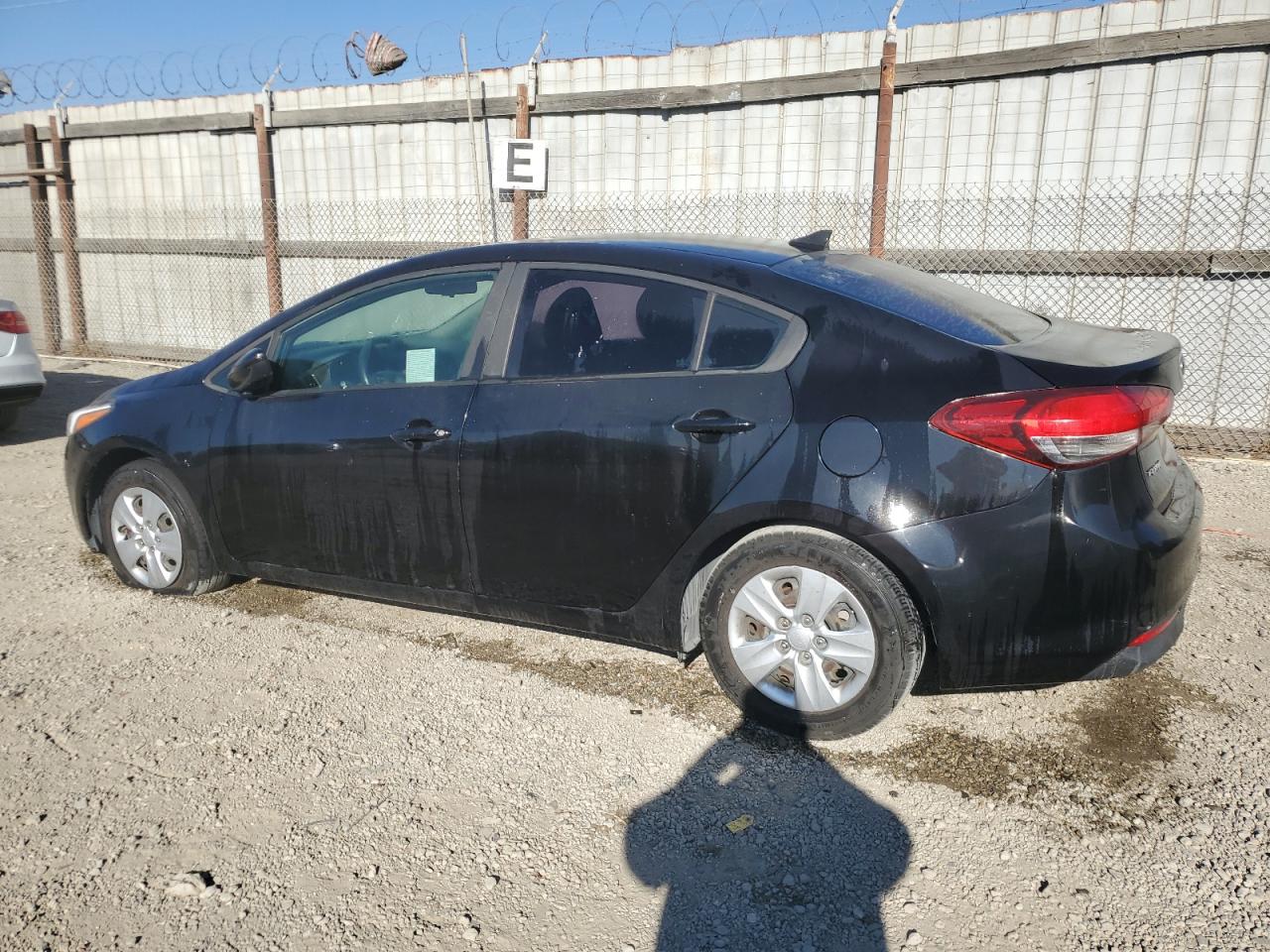 VIN 3KPFK4A7XJE251575 2018 KIA FORTE no.2