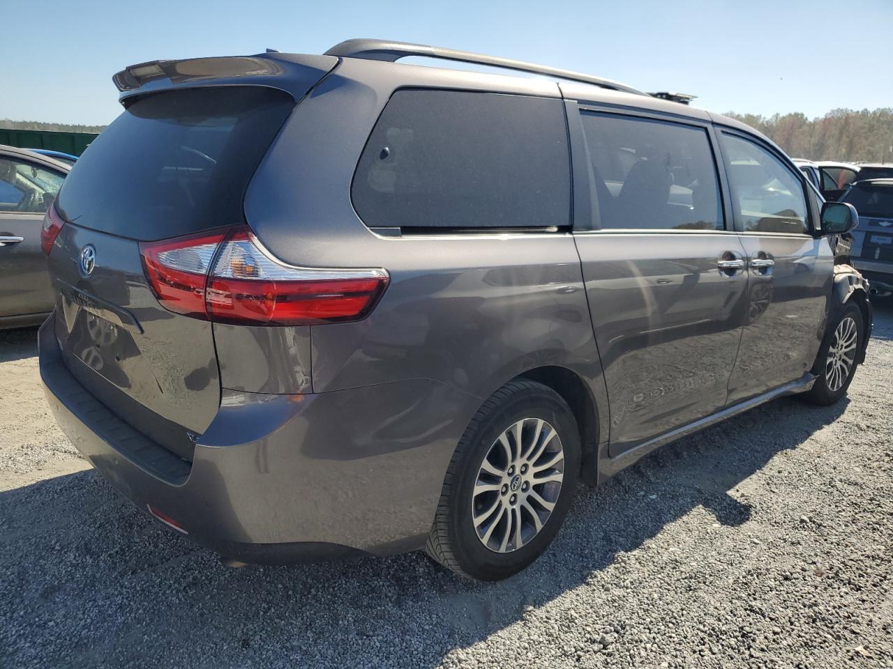 2018 Toyota Sienna Xle VIN: 5TDYZ3DC7JS935318 Lot: 76881724