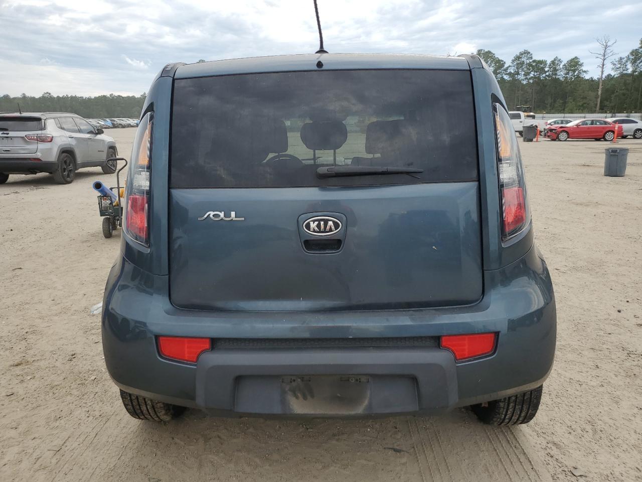 KNDJT2A20B7218067 2011 Kia Soul +