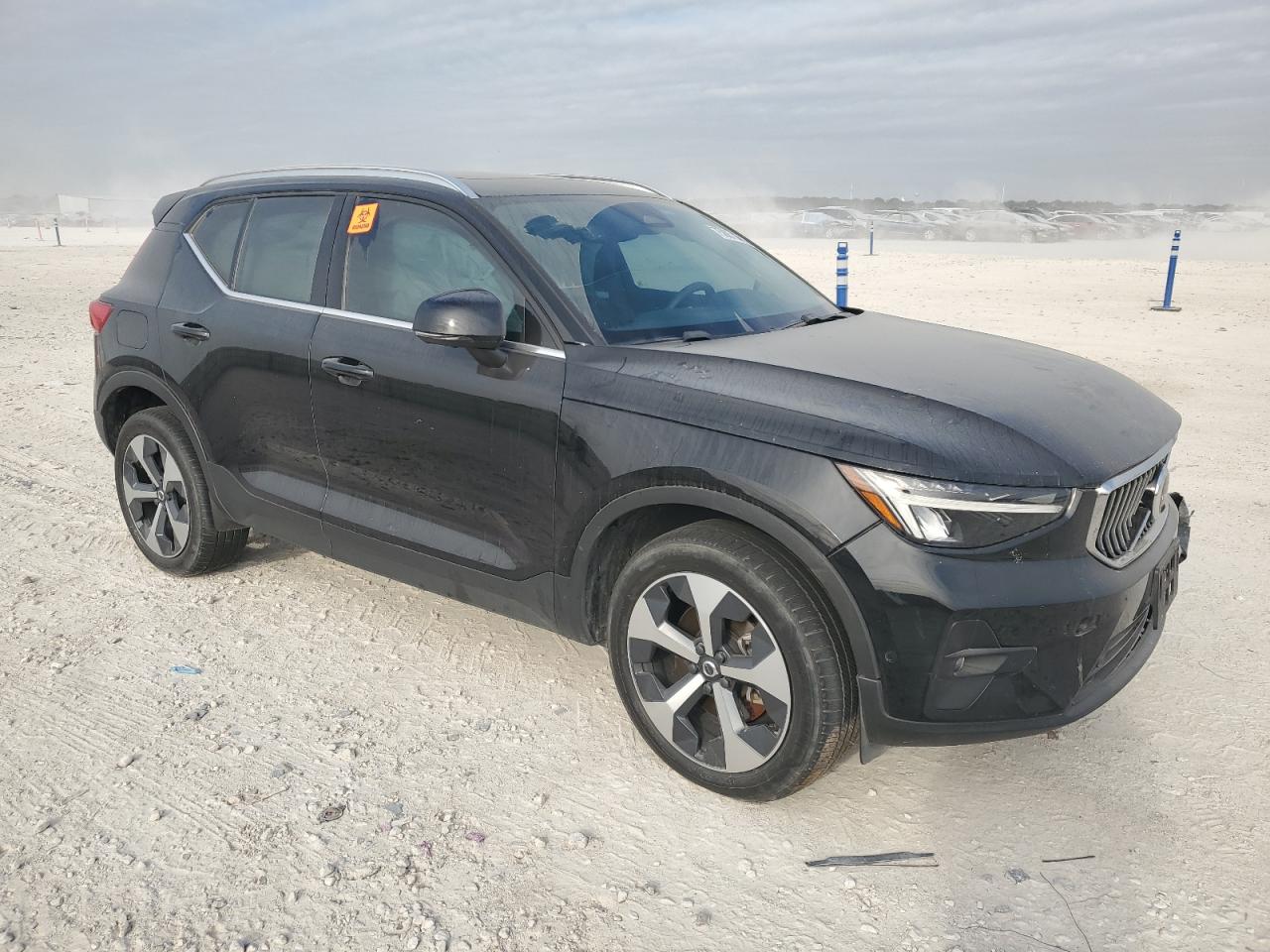 2023 Volvo XC40 - Image 4