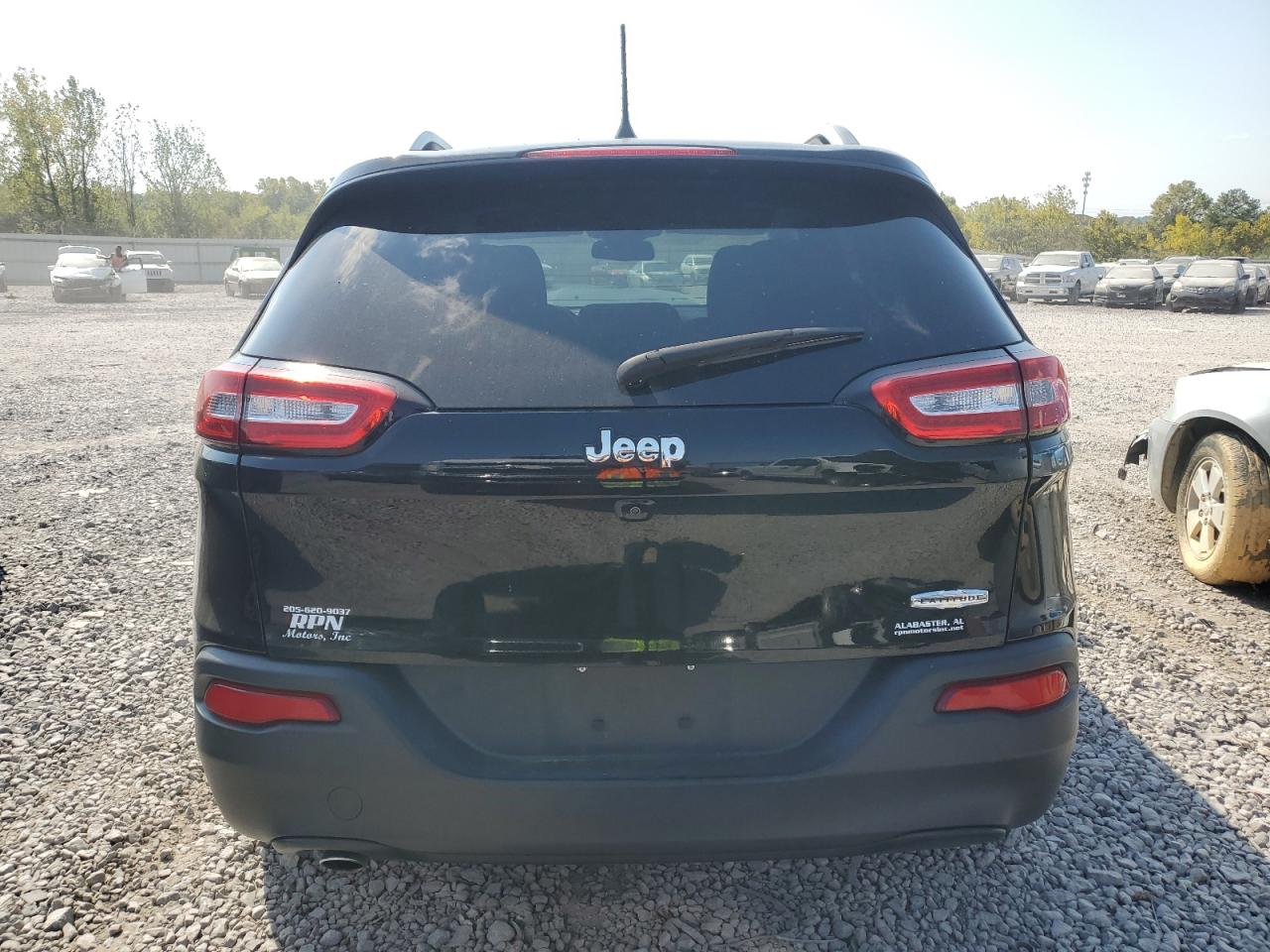 1C4PJLCB0JD510823 2018 Jeep Cherokee Latitude