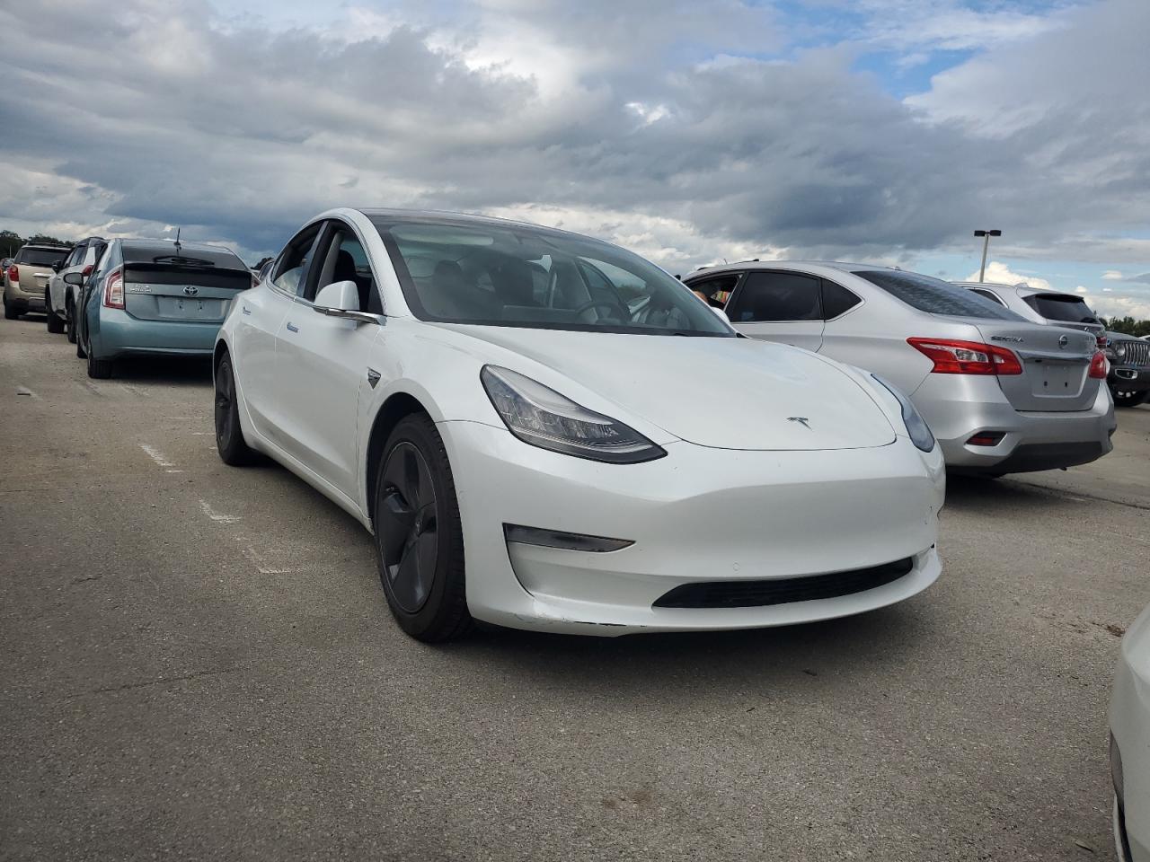 5YJ3E1EA3KF411998 2019 Tesla Model 3