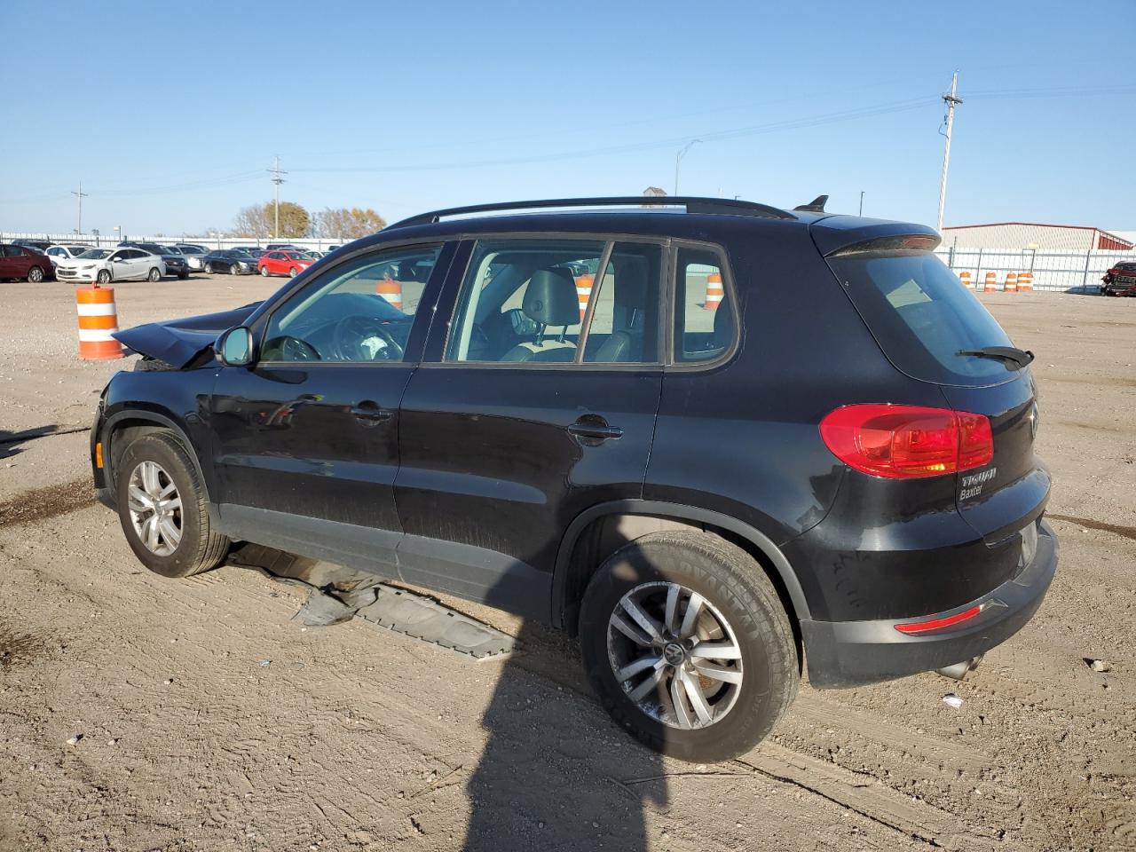 WVGBV7AX2HK027484 2017 VOLKSWAGEN TIGUAN - Image 2