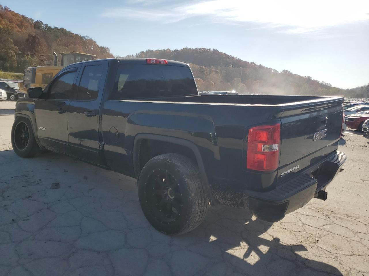2017 GMC Sierra - Image 2