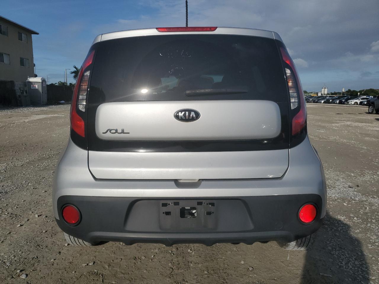 KNDJN2A24J7509714 2018 Kia Soul