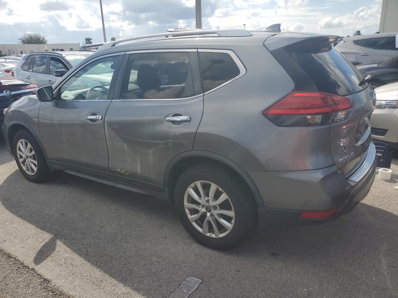 JN8AT2MTXHW130988 2017 NISSAN ROGUE - Image 2