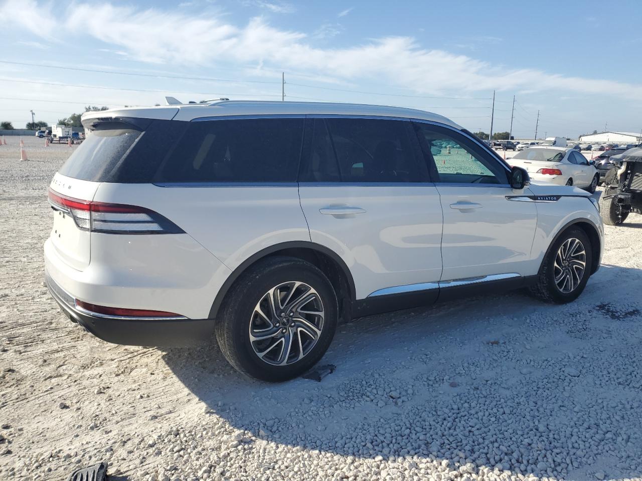 2021 Lincoln Aviator - Image 3