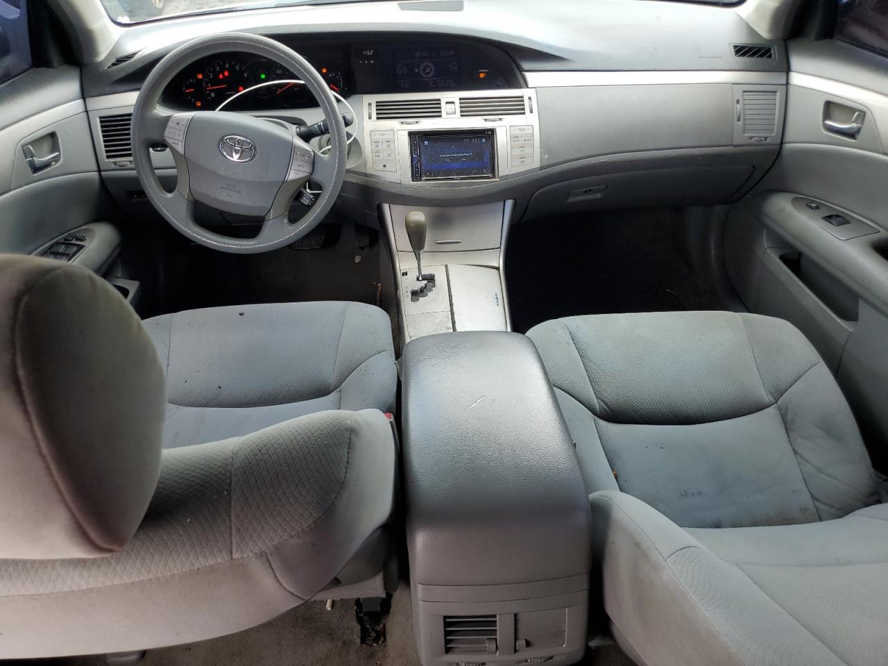 2005 Toyota Avalon - Image 8