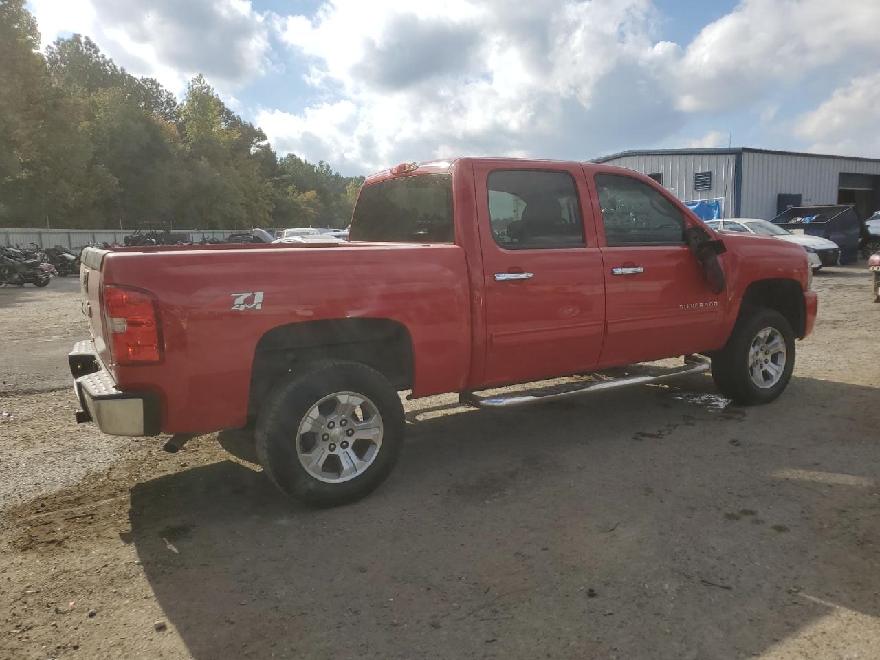 2011 Chevrolet Silverado - Image 3