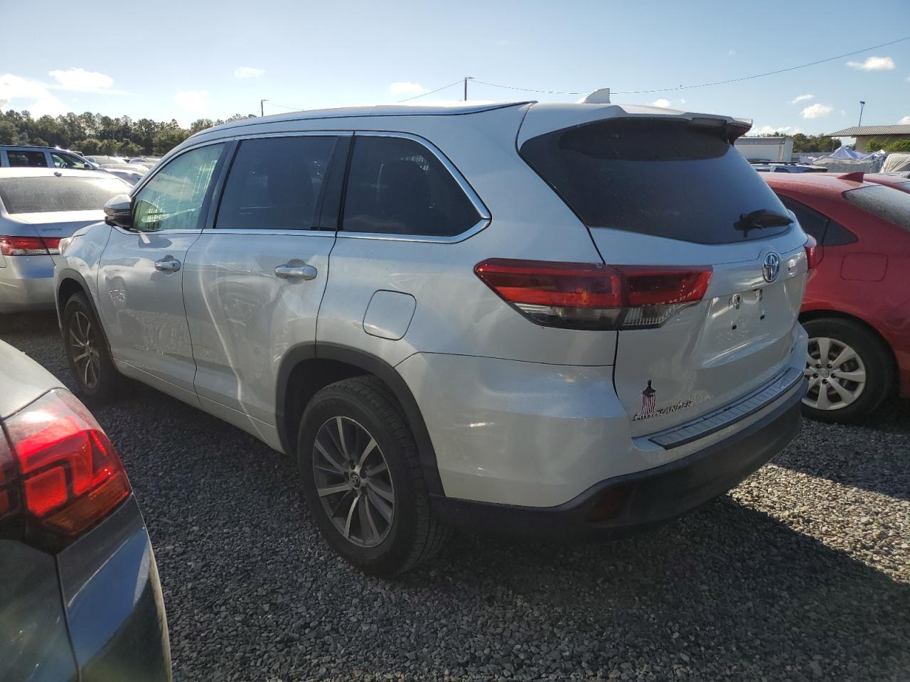 5TDKZRFH7HS523427 2017 TOYOTA HIGHLANDER - Image 2