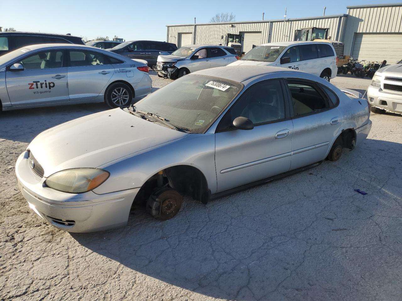 2004 Ford Taurus Se იყიდება Kansas City-ში, KS - Vandalism