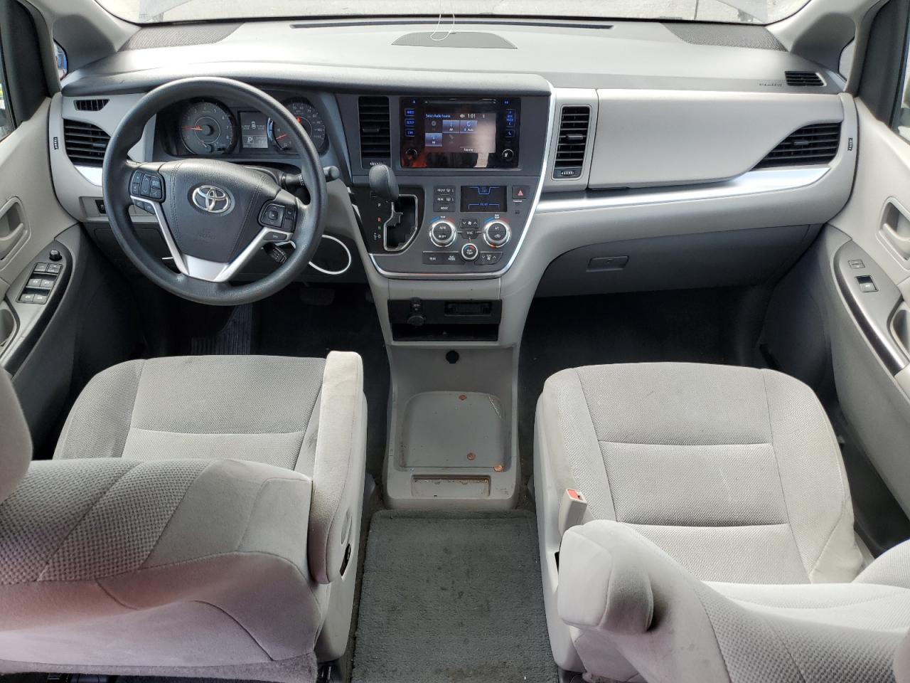 2016 Toyota Sienna - Image 8