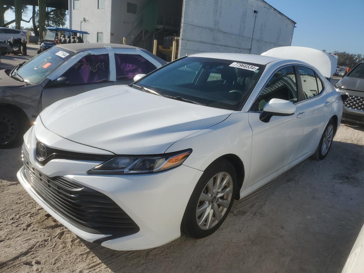 2018 Toyota Camry L VIN: 4T1B11HK3JU056392 Lot: 77966534