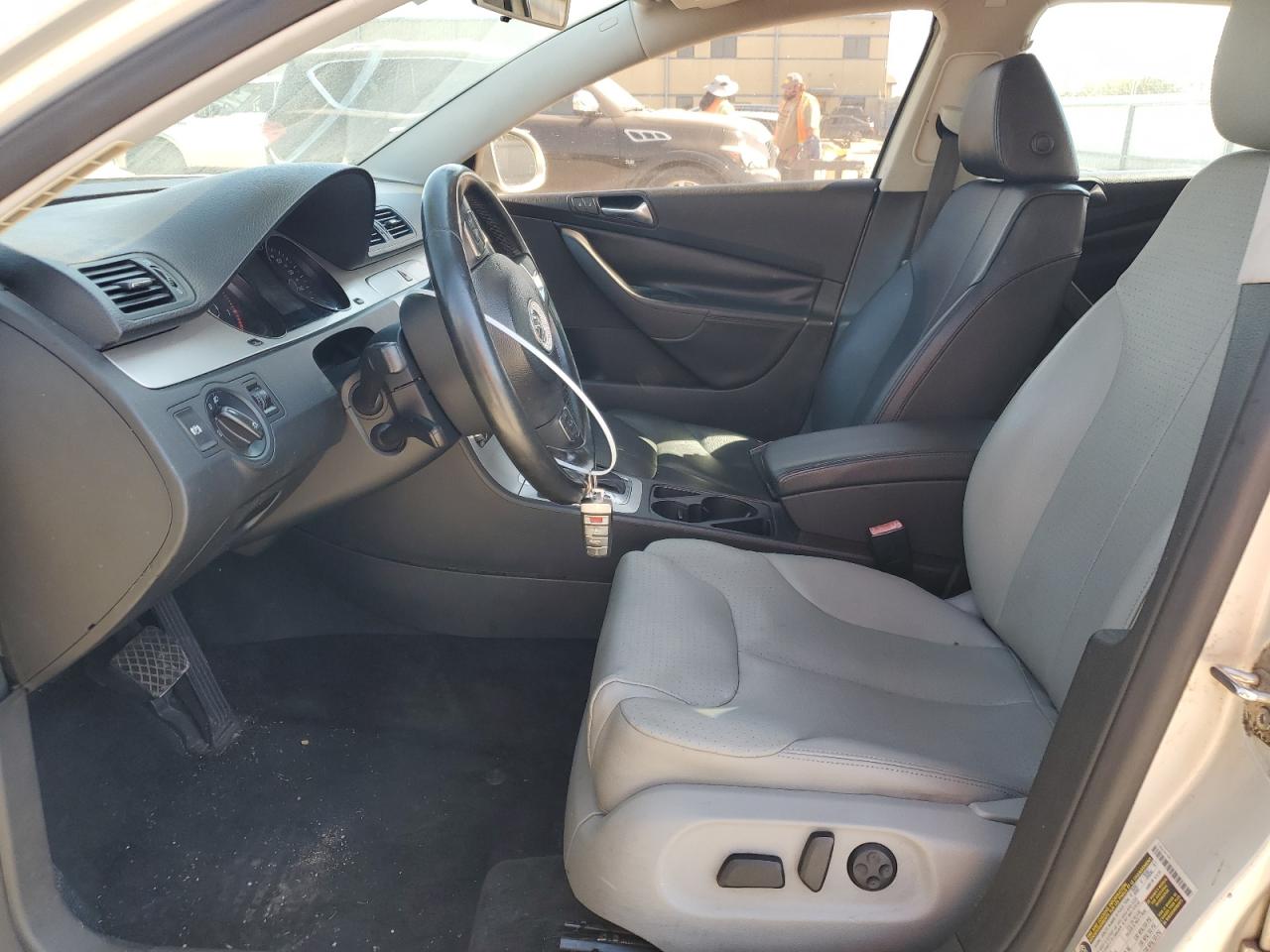 2010 Volkswagen Passat Komfort VIN: WVWJK7AN3AE132000 Lot: 74583674