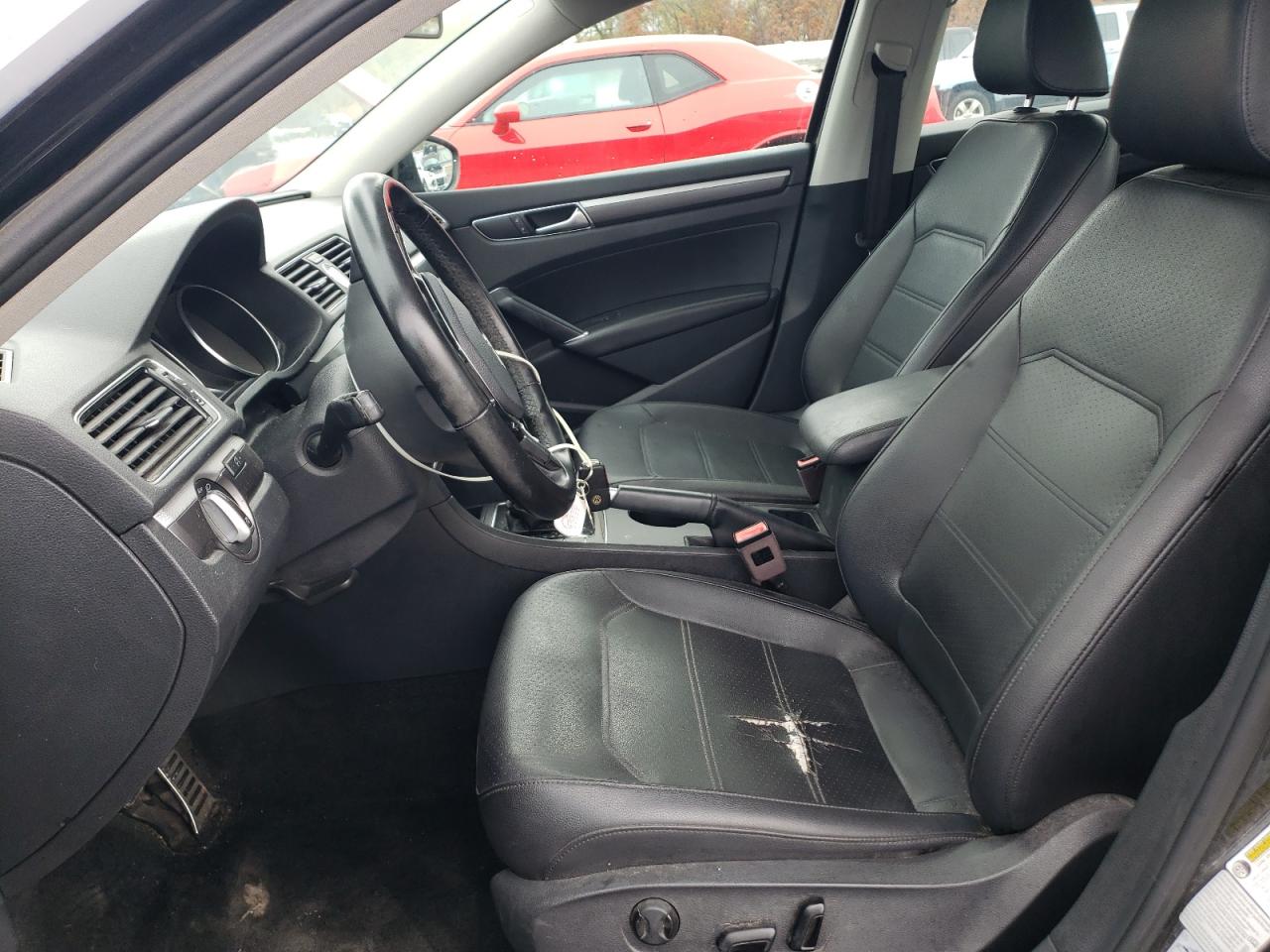 2017 Volkswagen Passat - Image 7