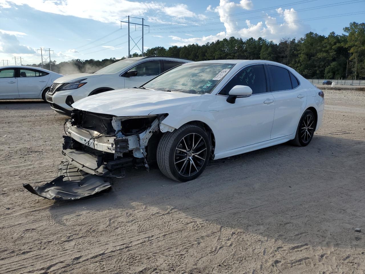 4T1G11AK8MU517476 2021 TOYOTA CAMRY - Image 1