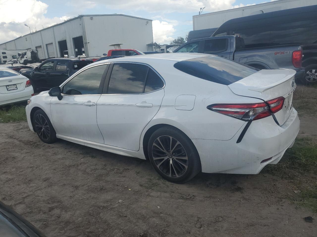 VIN 4T1B11HK3JU593795 2018 TOYOTA CAMRY no.2