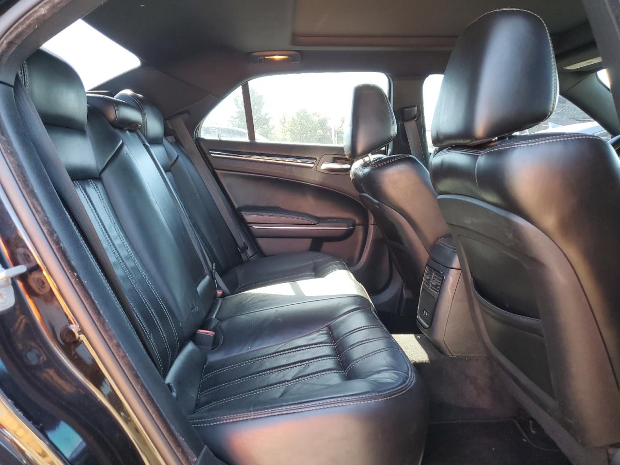 2018 Chrysler 300 - Image 10
