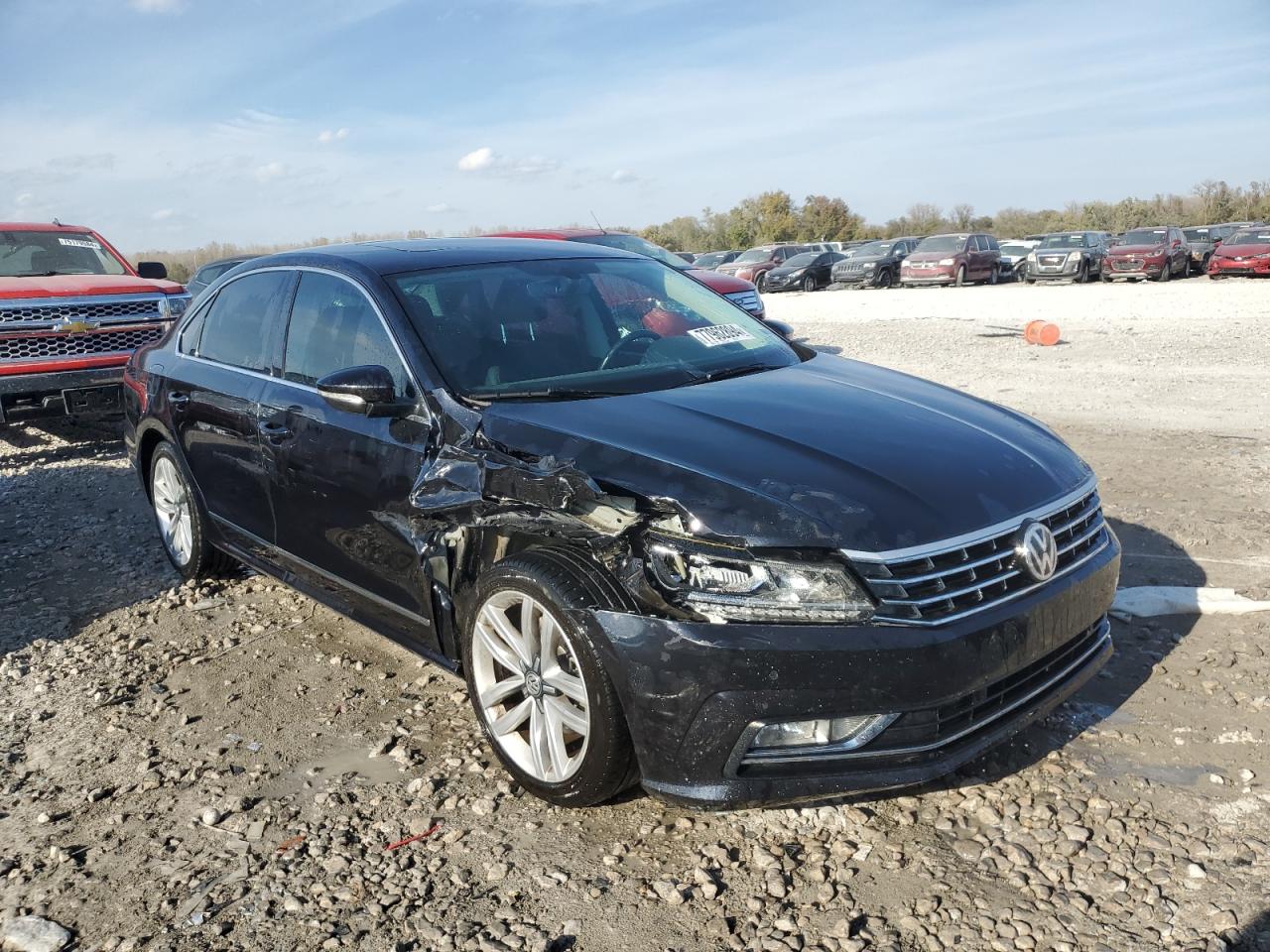 2017 Volkswagen Passat - Image 4