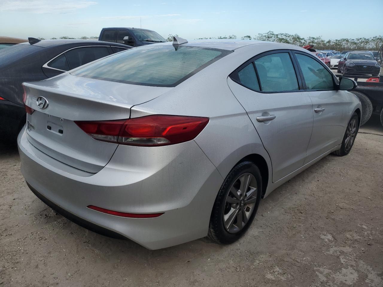 2018 Hyundai Elantra - Image 3