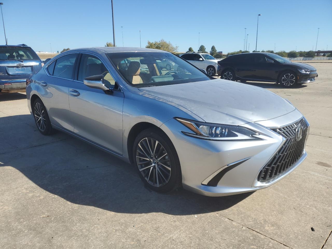 2022 Lexus ES - Image 4