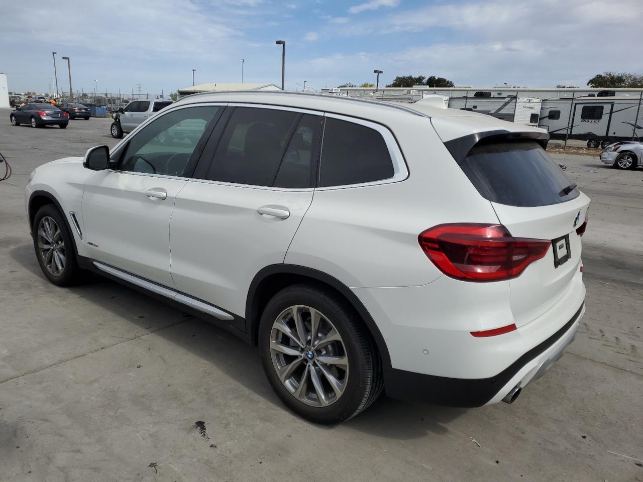 5UXTR9C5XJLC79893 2018 BMW X3 - Image 2