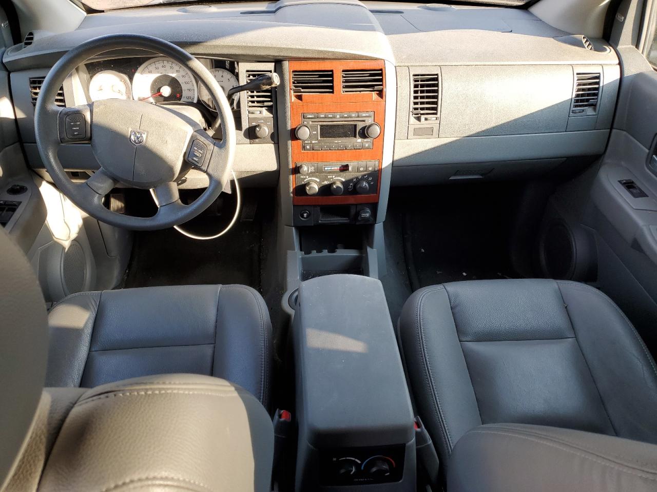 2004 Dodge Durango - Image 8