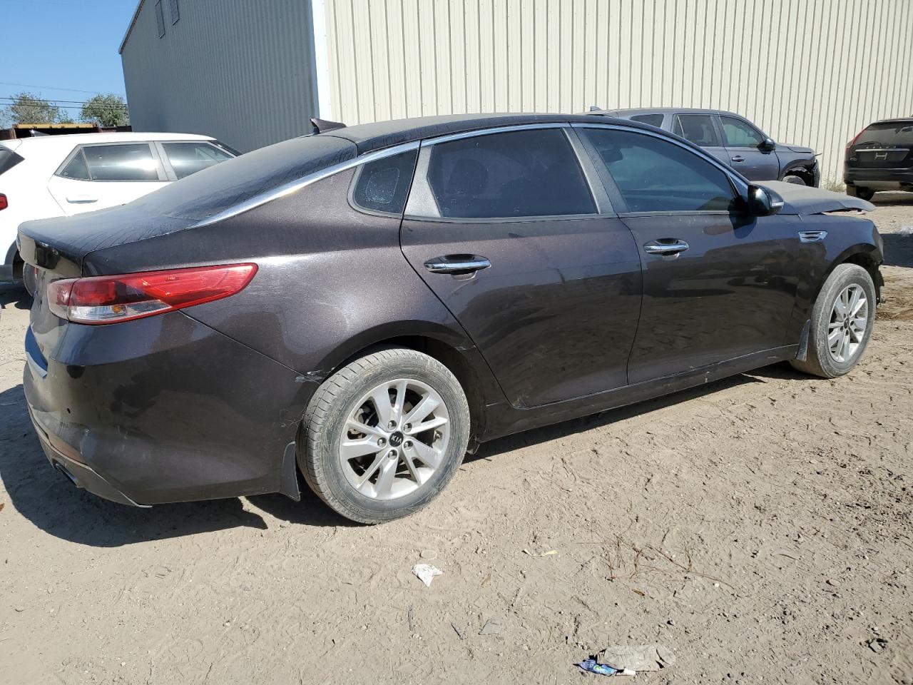 VIN KNAGT4L37J5239713 2018 KIA OPTIMA no.3