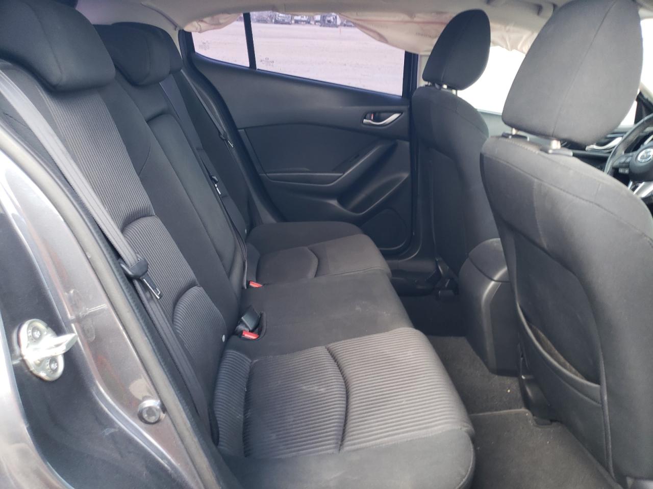 2016 Mazda 3 - Image 10