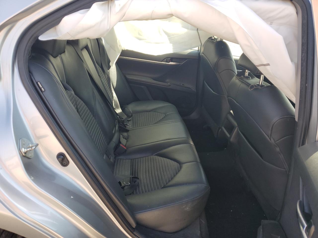2019 Toyota Camry - Image 11