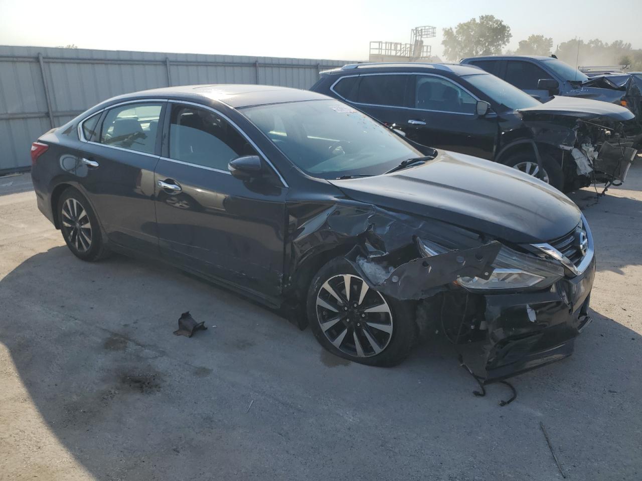 2017 Nissan Altima - Image 4