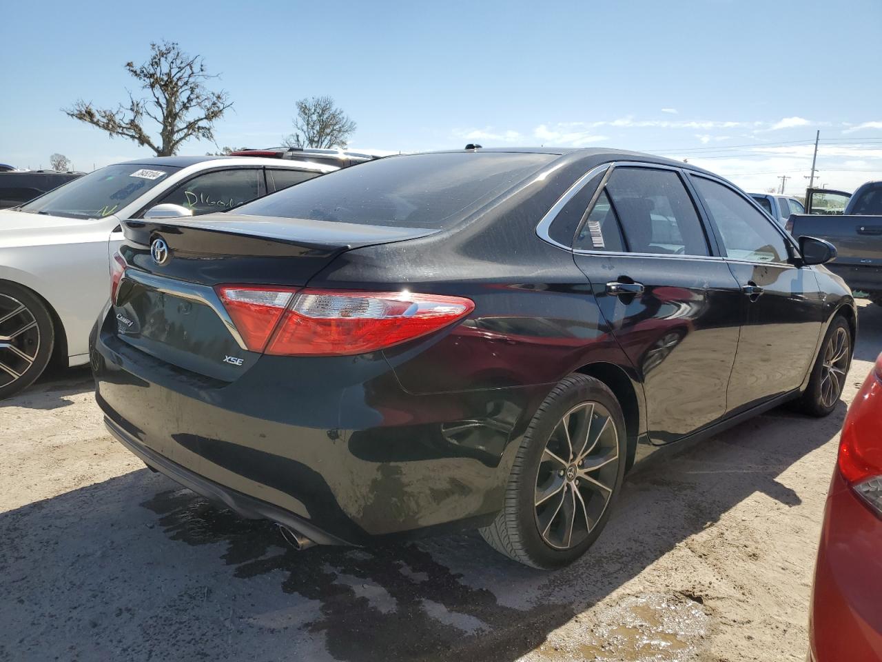 VIN 4T1BF1FK4GU572886 2016 TOYOTA CAMRY no.3