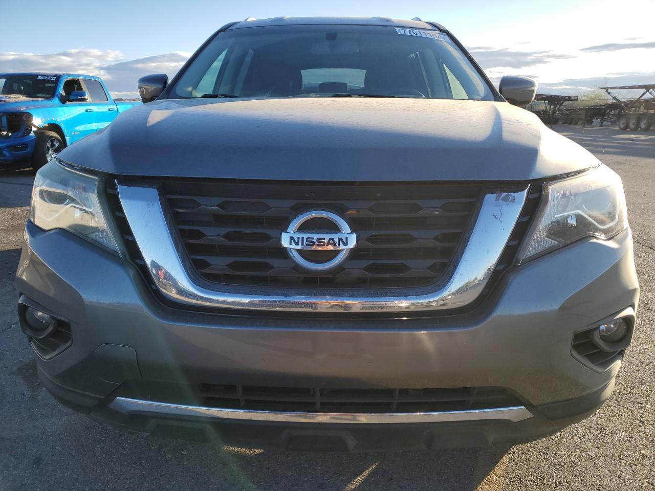 2017 Nissan Pathfinder - Image 5