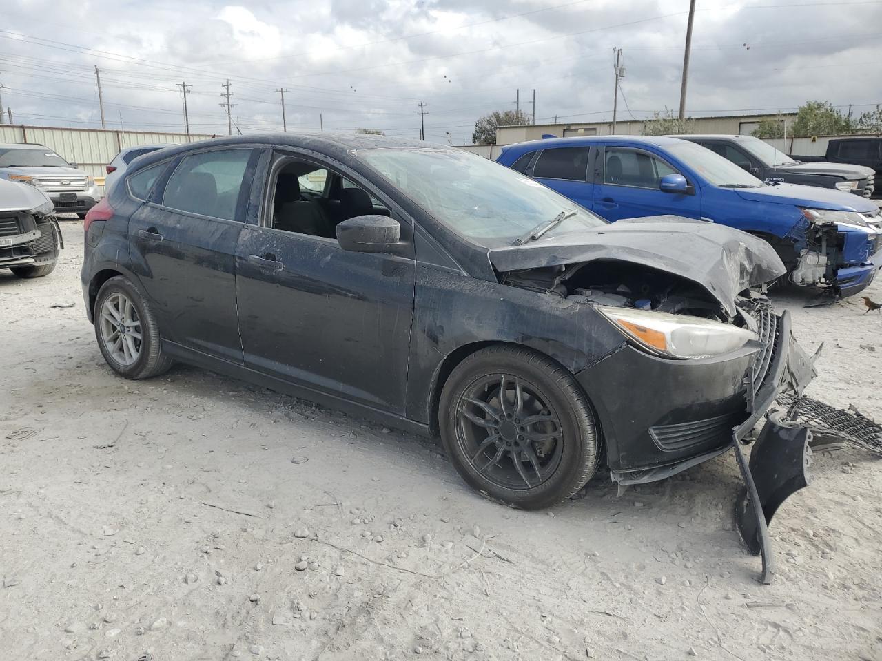 VIN 1FADP3K27JL330723 2018 FORD FOCUS no.4