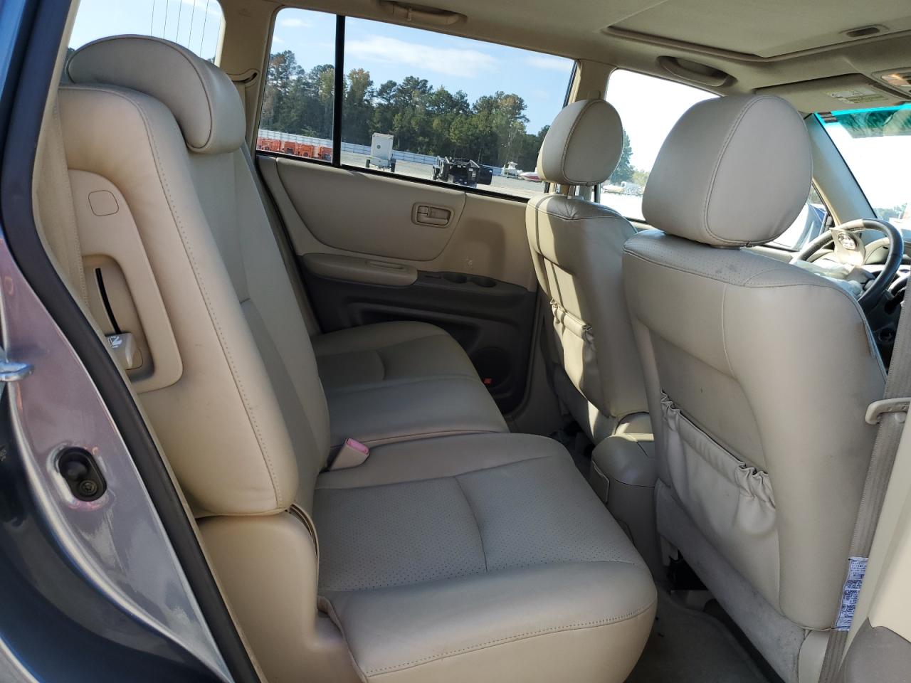 2005 Toyota Highlander - Image 11
