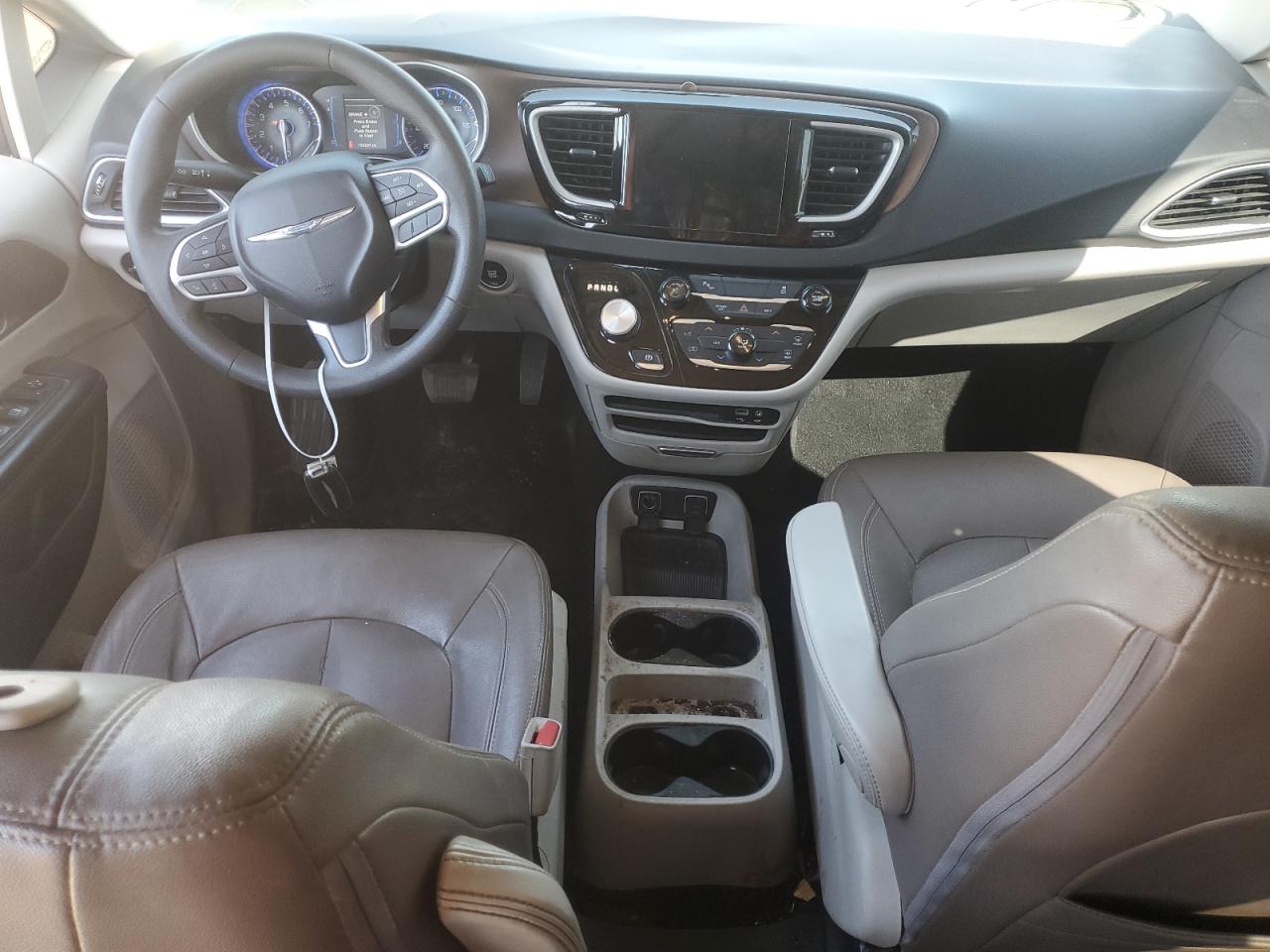 2017 Chrysler Pacifica - Image 8