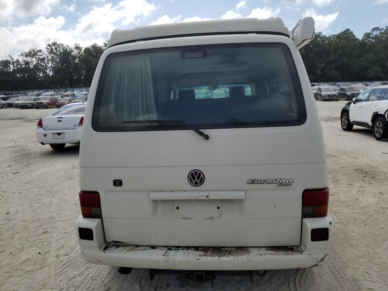 WV2EB47082H037560 2002 Volkswagen Eurovan Camper