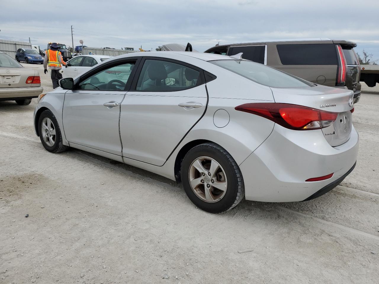 2015 Hyundai Elantra - Image 2