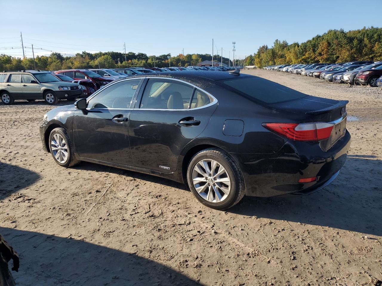 2014 Lexus ES - Image 2