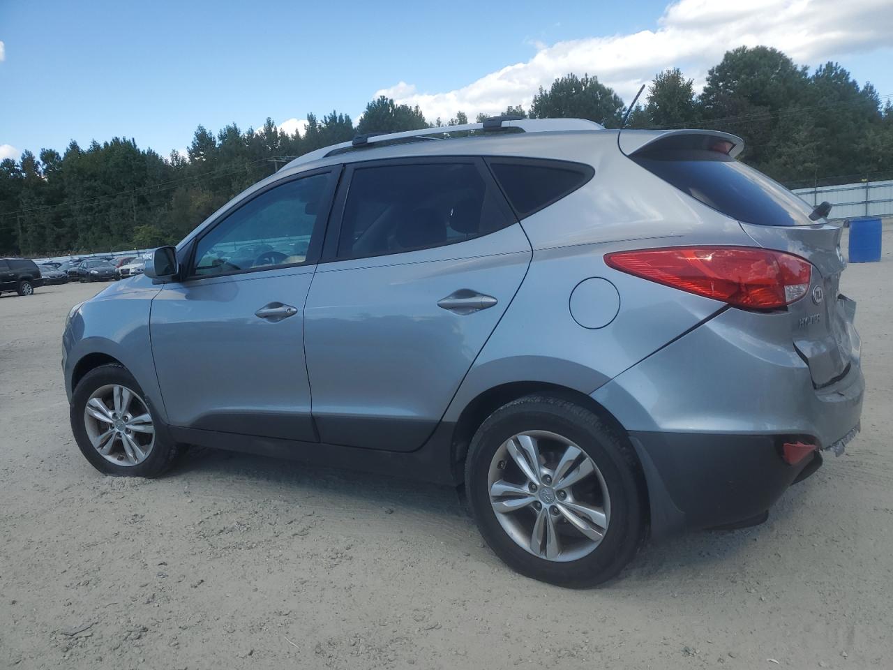 2012 Hyundai Tucson - Image 2