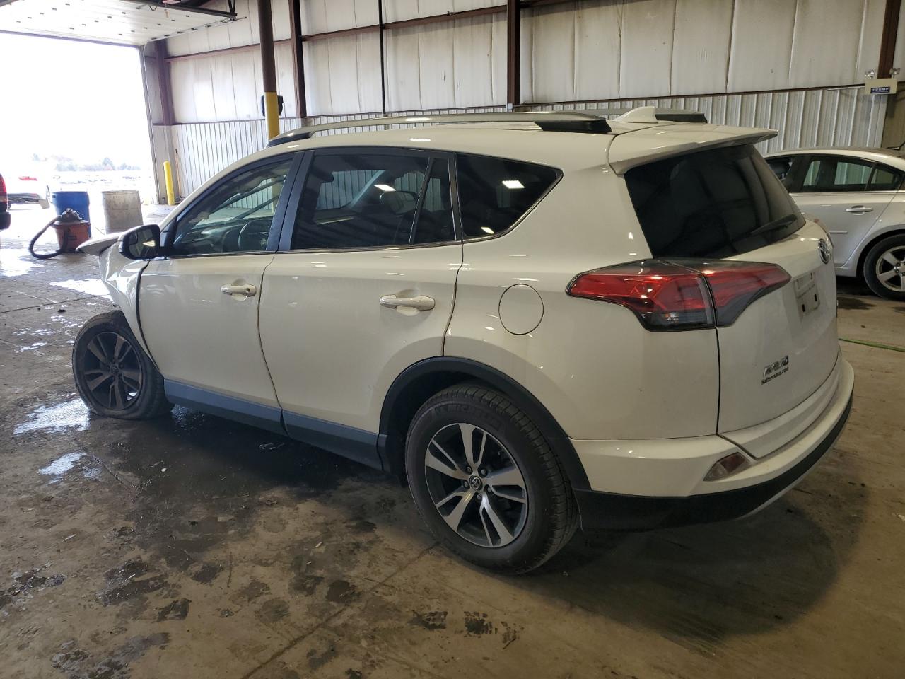 2017 Toyota RAV 4 - Image 2