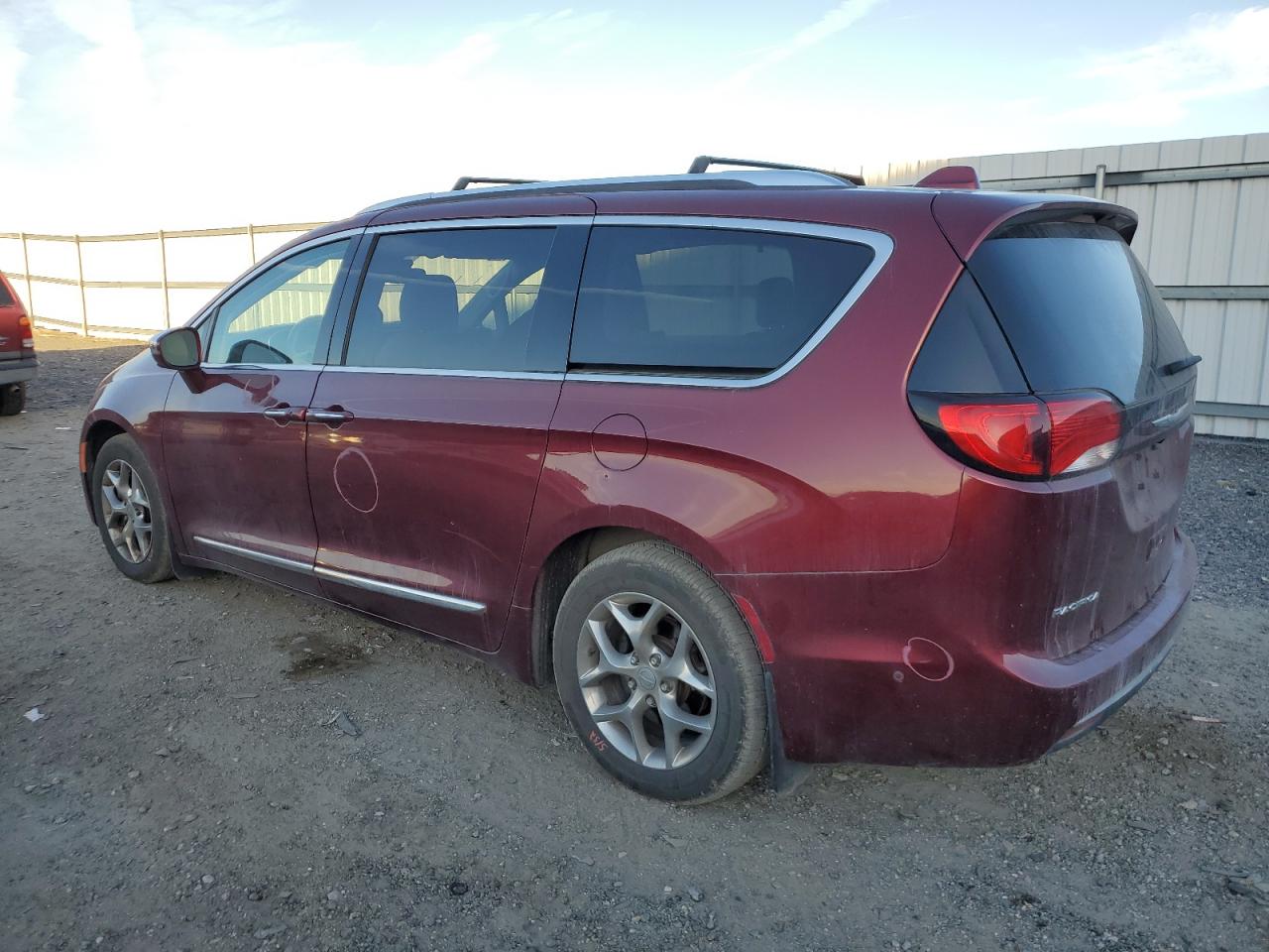 2018 Chrysler Pacifica - Image 2