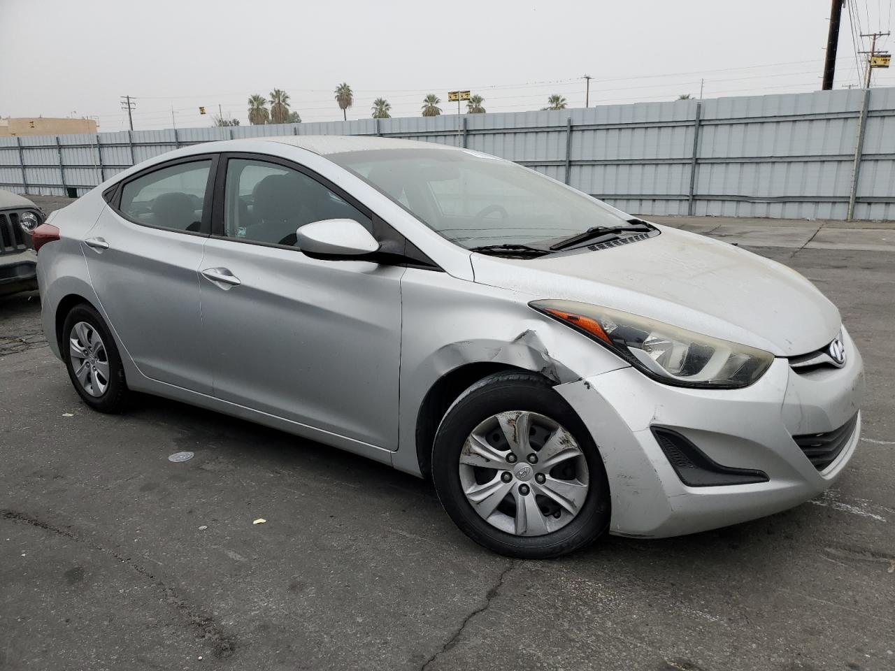 2016 Hyundai Elantra - Image 4
