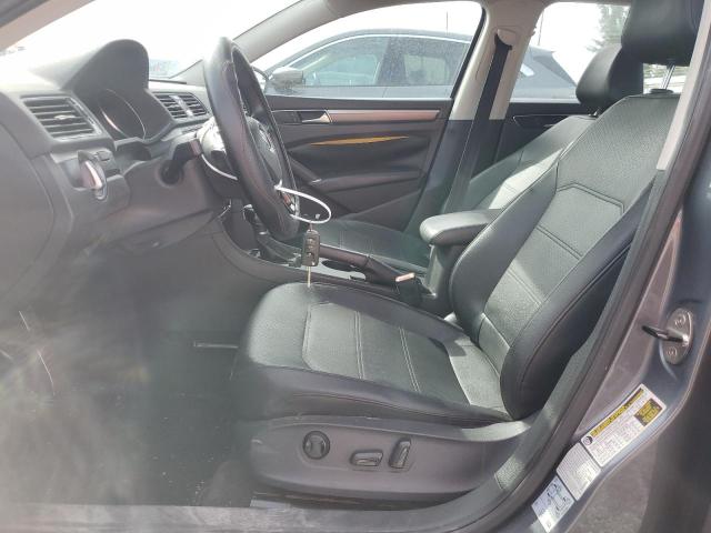 Sedans VOLKSWAGEN PASSAT 2016 Szary