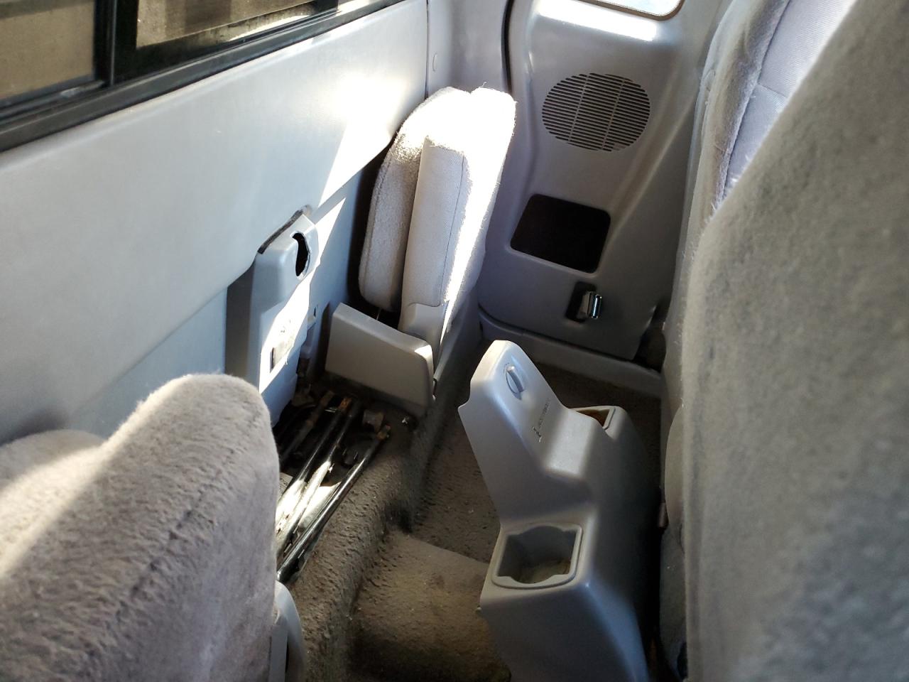 2001 Mazda B-series - Image 10