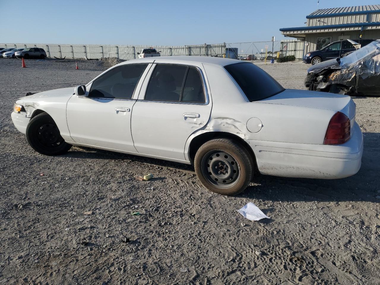 2009 Ford Crown Victoria - Image 2