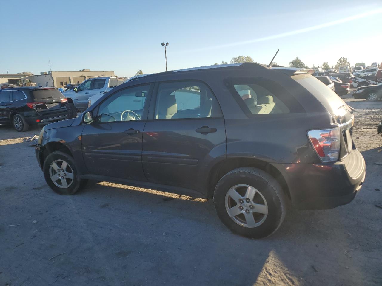 2007 Chevrolet Equinox - Image 2