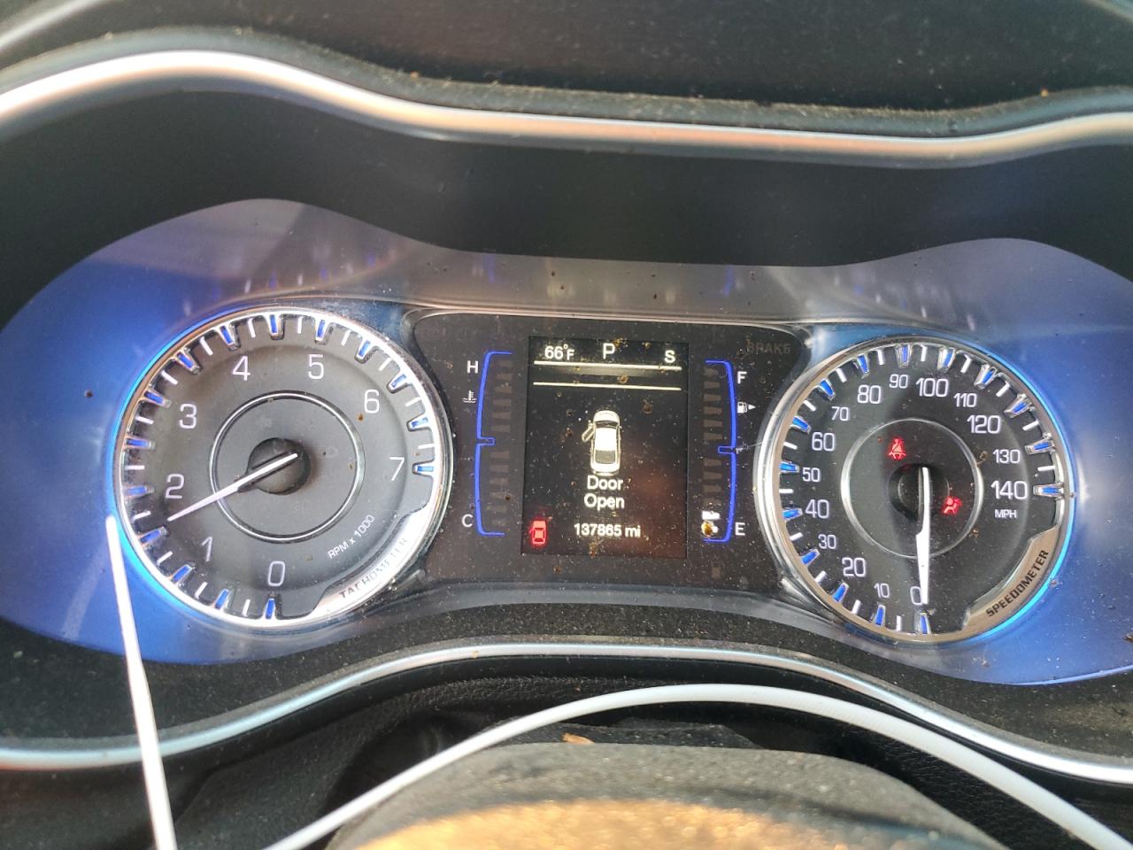 2017 Chrysler 200 - Image 9