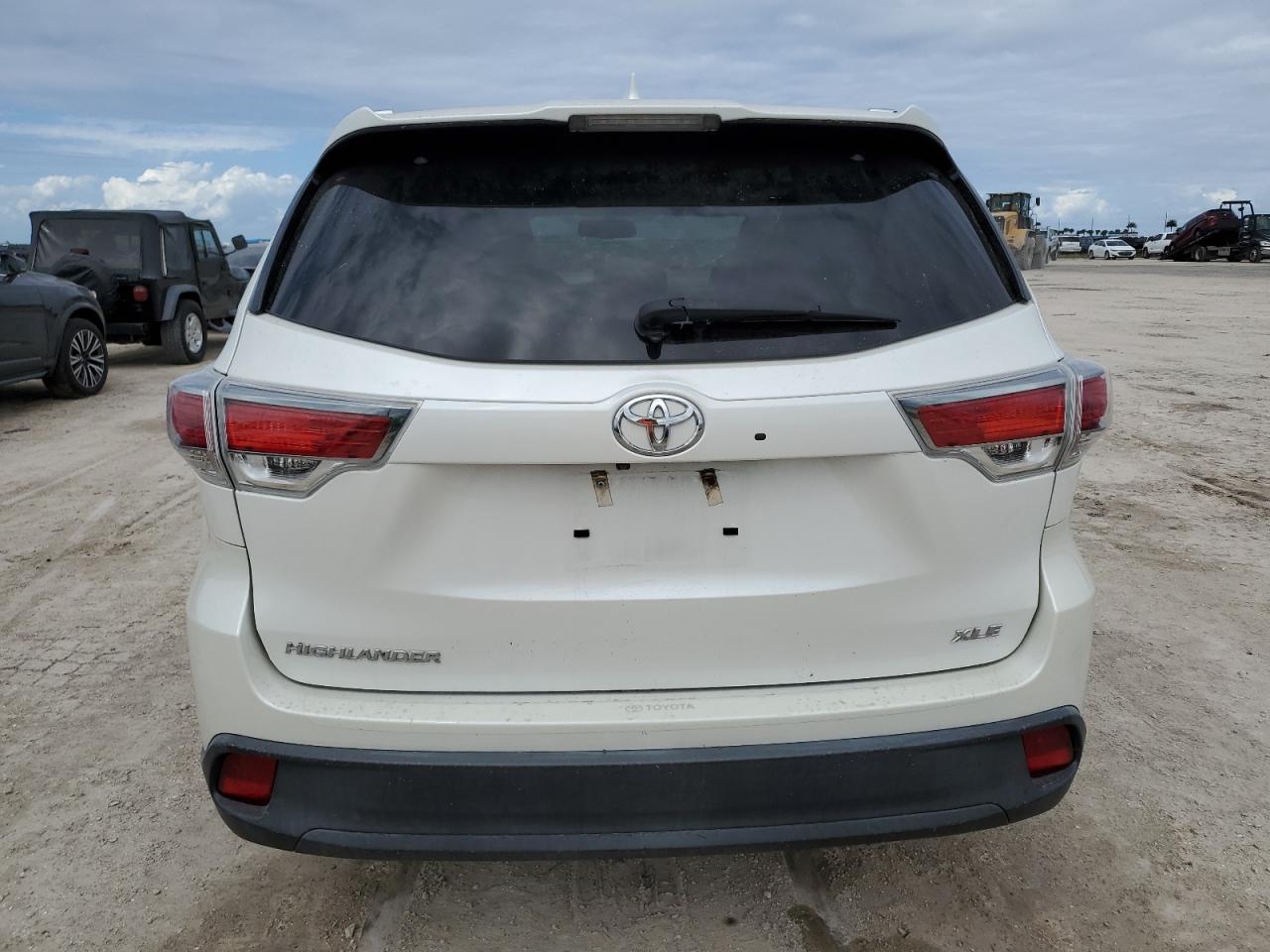 2016 Toyota Highlander Xle VIN: 5TDKKRFH7GS142860 Lot: 75012834