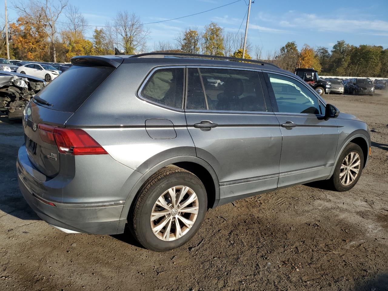 2018 Volkswagen Tiguan - Image 3